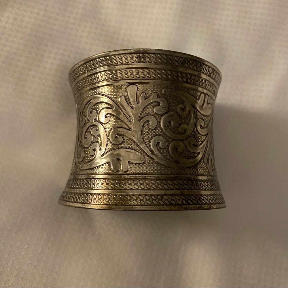🌟 Vintage Metal Wide Engraved Cuff Bracelet